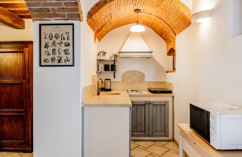 Campiglia Marittima Apartment | Apartment 'Ilaria' with Shared Pool, Wi-Fi and Air Conditioning