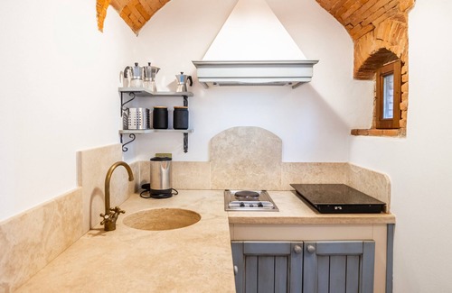 Campiglia Marittima Apartment | Apartment 'Ilaria' with Shared Pool, Wi-Fi and Air Conditioning