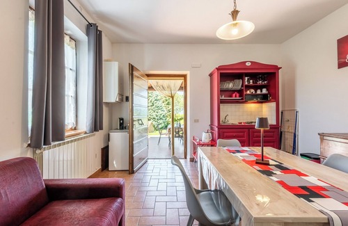 Gallina Apartment | Apartment 'Il Crivello' with Shared Pool, Wi-Fi and Air Conditioning