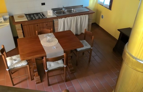 Tigliano Apartment | Apartment 'Il Gelsomino' with Shared Pool, Wi-Fi and Air Conditioning