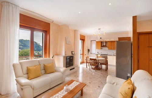 Salerno House | Apartment 'Il Limoneto Di Giovi' with Sea View, Wi-Fi and Air Conditioning