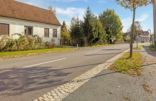 Loipersdorf bei Fuerstenfeld Apartment | Apartment in a renovated square courtyard in Bad Loipersdorf / Styria