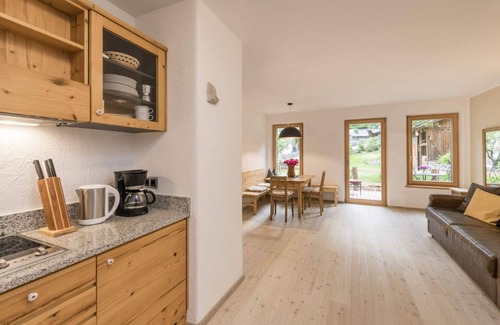 Sand in Taufers House | Apartment In A Hotel 'Mair Zu Hof Fürst 8' with Mountain View, Private Terrace and Wi-Fi