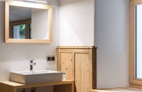 Sand in Taufers House | Apartment In A Hotel 'Mair Zu Hof Fürst 8' with Mountain View, Private Terrace and Wi-Fi