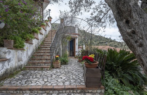 Reitano House | Apartment in a studio villa called Salina 3 beds