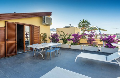 Vico Equense Apartment | Apartment in Ancient Building with Jacuzzi