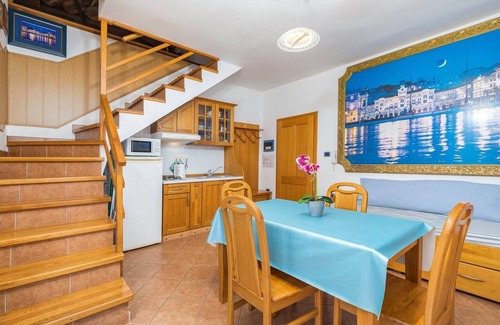 Cres Apartment | Apartment in Cres with Sea View and Old Town