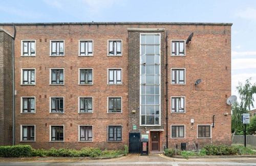 Mildmay Apartment | Apartment in Dalston: Kerridge Court