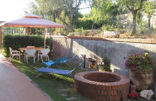 Fosdinovo Apartment | Apartment in family cottage with Seaview & garden