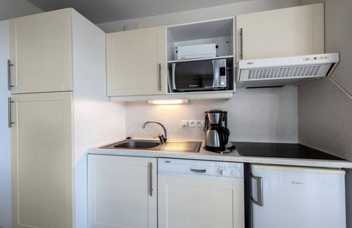 Plougonvelin Apartment | Apartment in France with Balcony & Parking