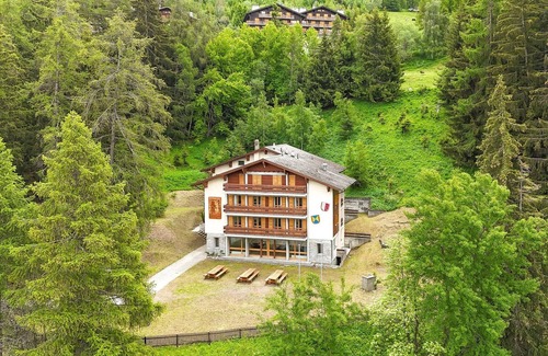 Les Mayens-de-Sion Apartment | Apartment in Les Agettes with mountain views