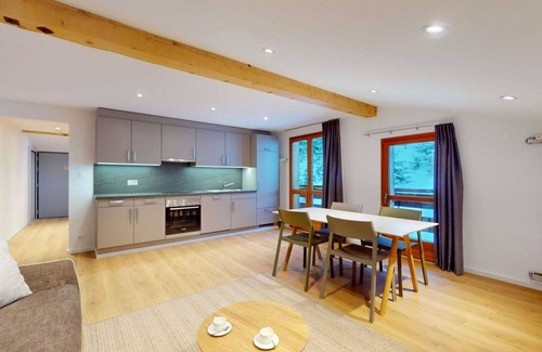 Les Mayens-de-Sion Apartment | Apartment in Les Agettes with ski storage