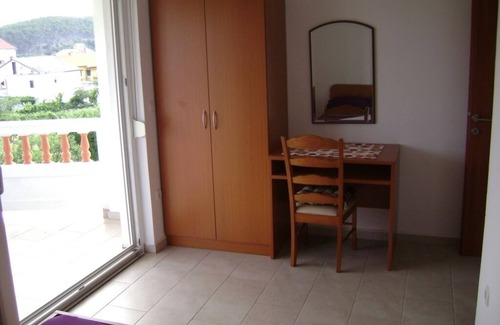 Lopar Apartment | Apartment in Lopar with Terrace, Air condition, WIFI (568-4)