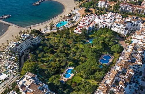 Puerto Banus Apartment | Apartment in Playas del Duque for 4 people | Casa Cadiz 208