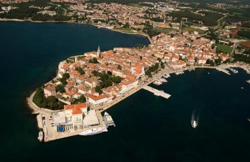 Brulo Apartment | Apartment in Porec with Balcony, Air conditioning, Wi-Fi (3794-5)