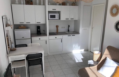 Frontignan Apartment | Apartment in residence - Cocoon by the sea