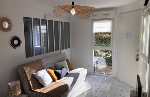 Frontignan Apartment | Apartment in residence - Cocoon by the sea