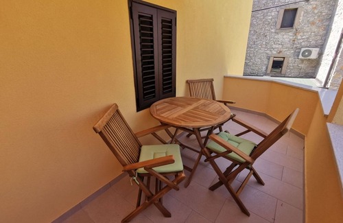 Sveti Jakov Apartment | Apartment in Stivan with Terrace, Air condition, WIFI (920-2)