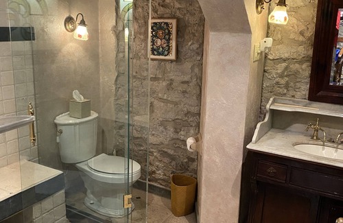 Lytton Park Apartment | Apartment in Stone