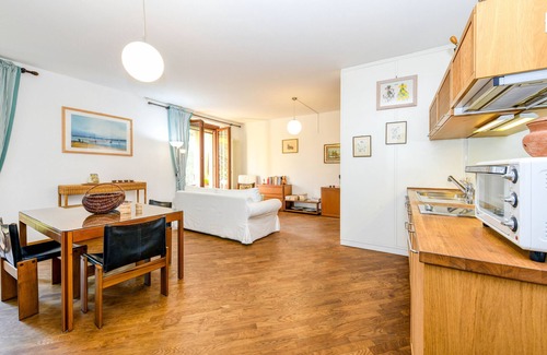 Salo Apartment | Apartment 'In The Center Of Salò' with Balcony, Wi-Fi and Air Conditioning