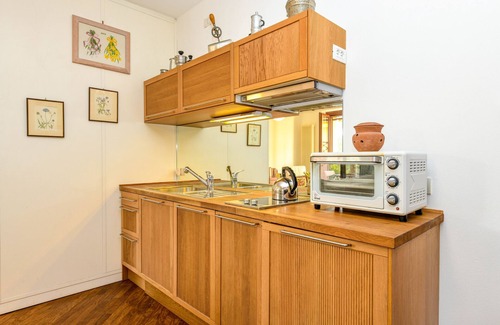 Salo Apartment | Apartment 'In The Center Of Salò' with Balcony, Wi-Fi and Air Conditioning