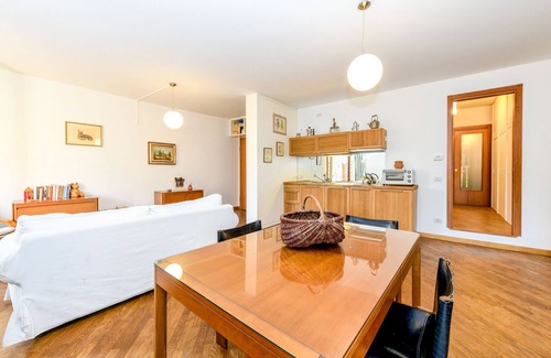 Salo Apartment | Apartment 'In The Center Of Salò' with Balcony, Wi-Fi and Air Conditioning