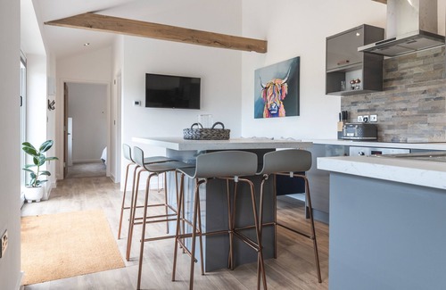 Trowbridge Apartment | Apartment in the Countryside with Hot Tub