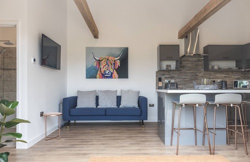 Trowbridge Apartment | Apartment in the Countryside with Hot Tub