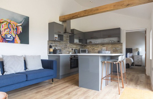 Trowbridge Apartment | Apartment in the Countryside with Hot Tub