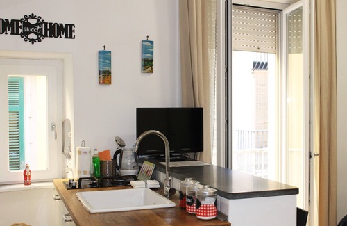 Quartieri Spagnoli Apartment | Apartment in the heart of the Spanish quarters. Ancient building modern comfort!