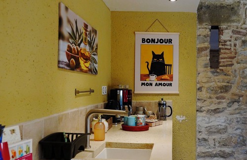 Le Riols Apartment | Apartment in the historical village of Varen, on the banks of the River Averyon