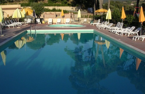 Pomaia Apartment | Apartment in townhouse, terrace, panoramic view, 3 rooms 6 pers