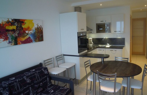 Perros-Guirec Apartment | APARTMENT IN TRESTIGNEL The Feet In Water PERROS GUIREC 22700