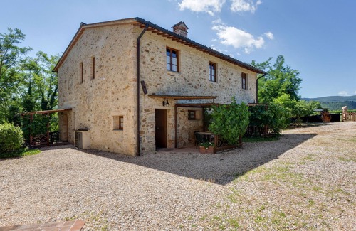 Casole d'Elsa Apartment | Apartment in Tuscany with Pool and Scenic Views