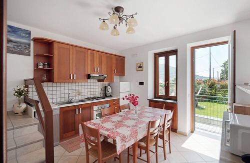 Agerola Apartment | Apartment 'In Villa Degli Dei' with Mountain View, Wi-Fi and Air Conditioning