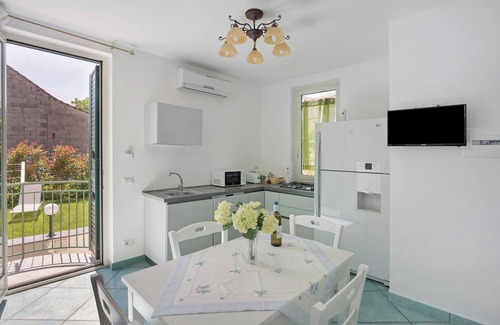 Agerola Apartment | Apartment 'In Villa Degli Dei' with Mountain View, Wi-Fi and Air Conditioning