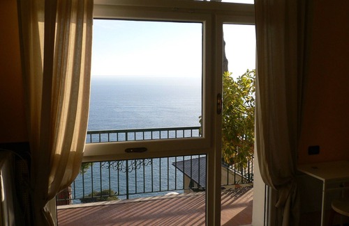 Sori Villa | Apartment in Villa ovelooking the sea