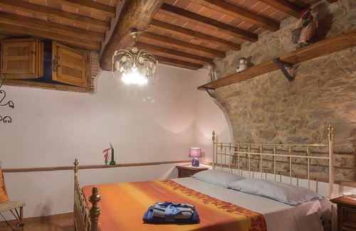 Massarosa House | Apartment in villa with pool, internet, TV, terrace, panoramic view, parking, close to Viareggio