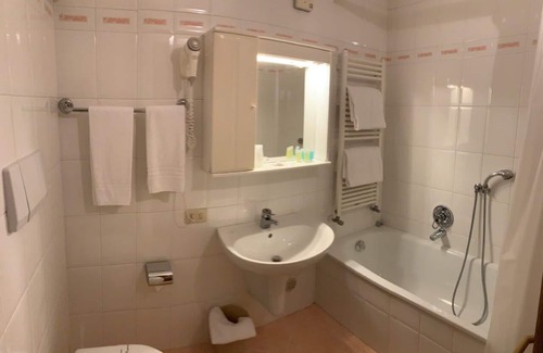 Madonna di Campiglio Apartment | Apartment 'Casa Belvedere 212 ' with Mountain View and Wi-Fi