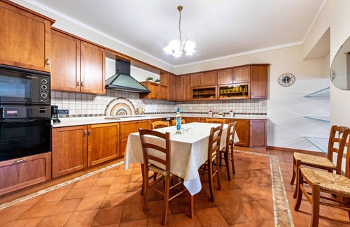 Santigaro Apartment | Apartment 'Oleadei - Eolo' with Mountain View, Wi-Fi and Air Conditioning