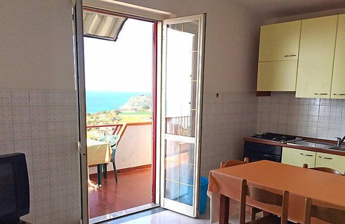 Coccorino Apartment | Apartment Gaetano in Santa Maria di Ricadi - 4 persons, 2 bedrooms