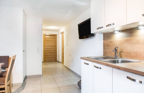 San Leonardo in Passiria Apartment | Apartment “Hofschenke Pfeiftal Almenrausch” with Terrace, Garden & Wi-Fi