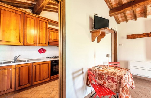 Gallina Apartment | Apartment 'La Casina' with Shared Pool, Wi-Fi and Air Conditioning