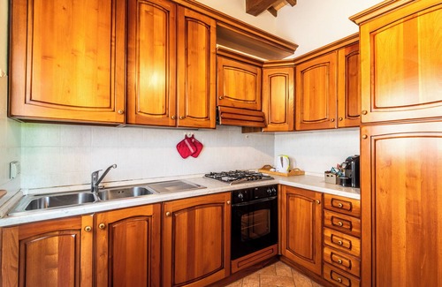 Gallina Apartment | Apartment 'La Casina' with Shared Pool, Wi-Fi and Air Conditioning