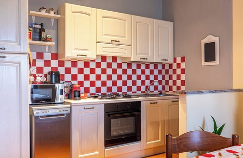 Santarello Apartment | Apartment 'La Capacciola - Girasole' with Shared Pool, Private Terrace and Wi-Fi