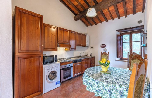 Santarello Apartment | Apartment 'La Capacciola - Ulivo' with Shared Pool, Private Terrace and Wi-Fi