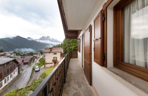 Vodo Cadore Apartment | Apartment 'La Casa Dei Cervi' with Mountain View, Balcony and Wi-Fi