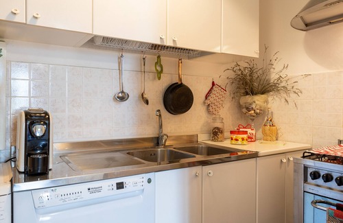 Arezzo Apartment | Apartment 'La Casa Di Ettore' with Mountain View, Private Terrace and Air Conditioning