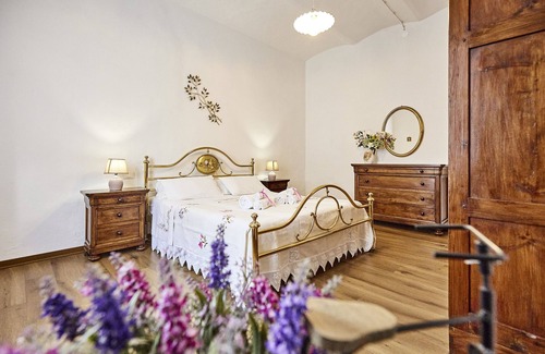 Torrita di Siena Apartment | Apartment 'La Dimora Degli Olivi' with Wi-Fi