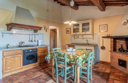 Fucecchio Apartment | Apartment 'La Legnaia' with Shared Pool, Wi-Fi and Air Conditioning